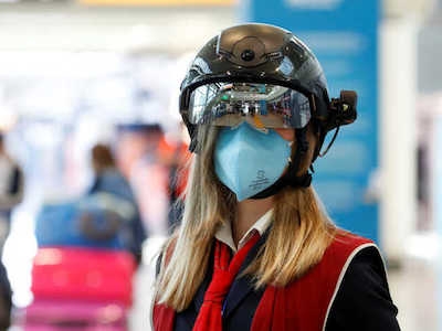 'Cascos inteligentes' en aeropuerto de Roma controlan temperatura de los pasajeros